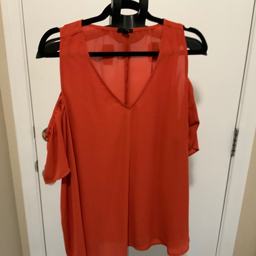 Torrid Peek a Boo Shoulder Blouse size 1